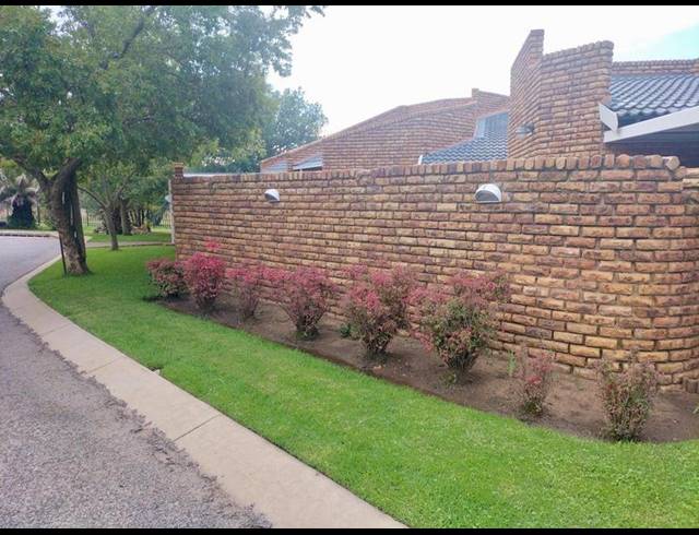 4 BEDROOM HOUSE FOR SALE IN SECUNDA CENTRAL